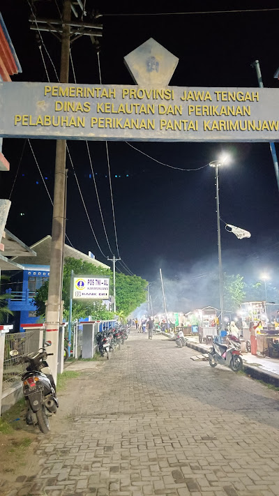 Kuliner khas di Alun-alun Karimunjawa